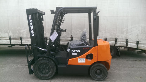 Doosan D25S Operation & Maintenance Manual